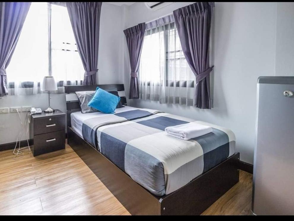 The Cube Sathorn Boutique Hotel: Modern Stay Near BTS Surasak Bangkok Exterior photo