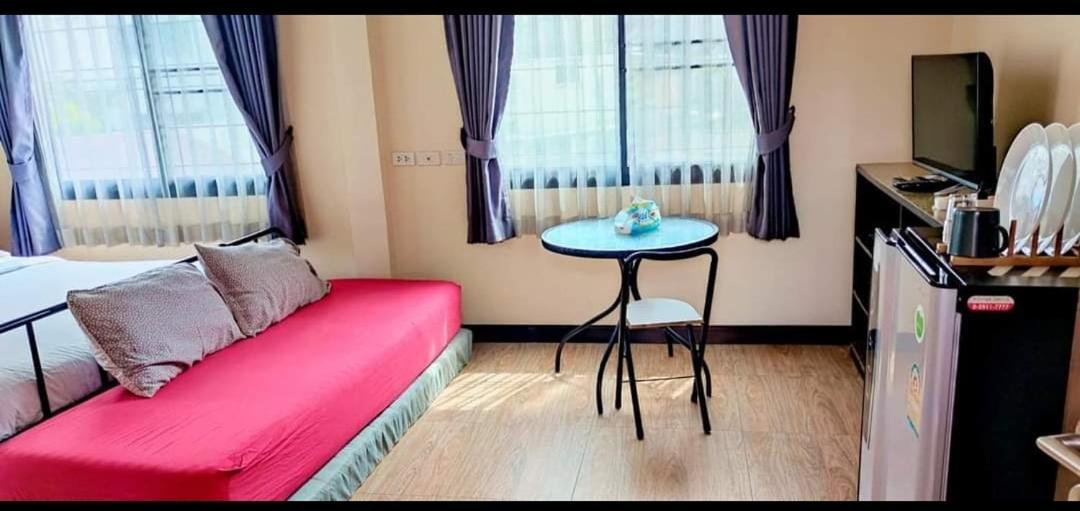 The Cube Sathorn Boutique Hotel: Modern Stay Near BTS Surasak Bangkok Exterior photo
