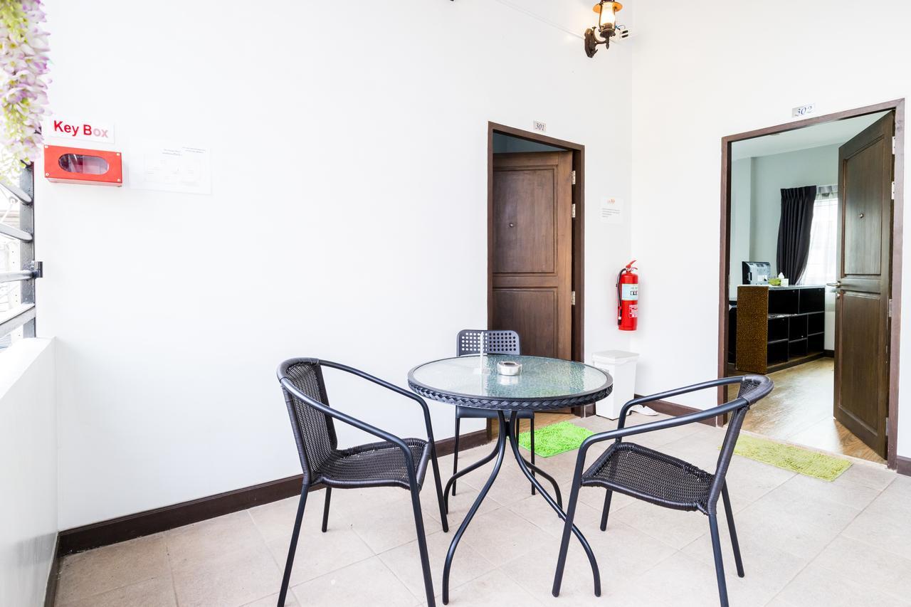 The Cube Sathorn Boutique Hotel: Modern Stay Near BTS Surasak Bangkok Exterior photo