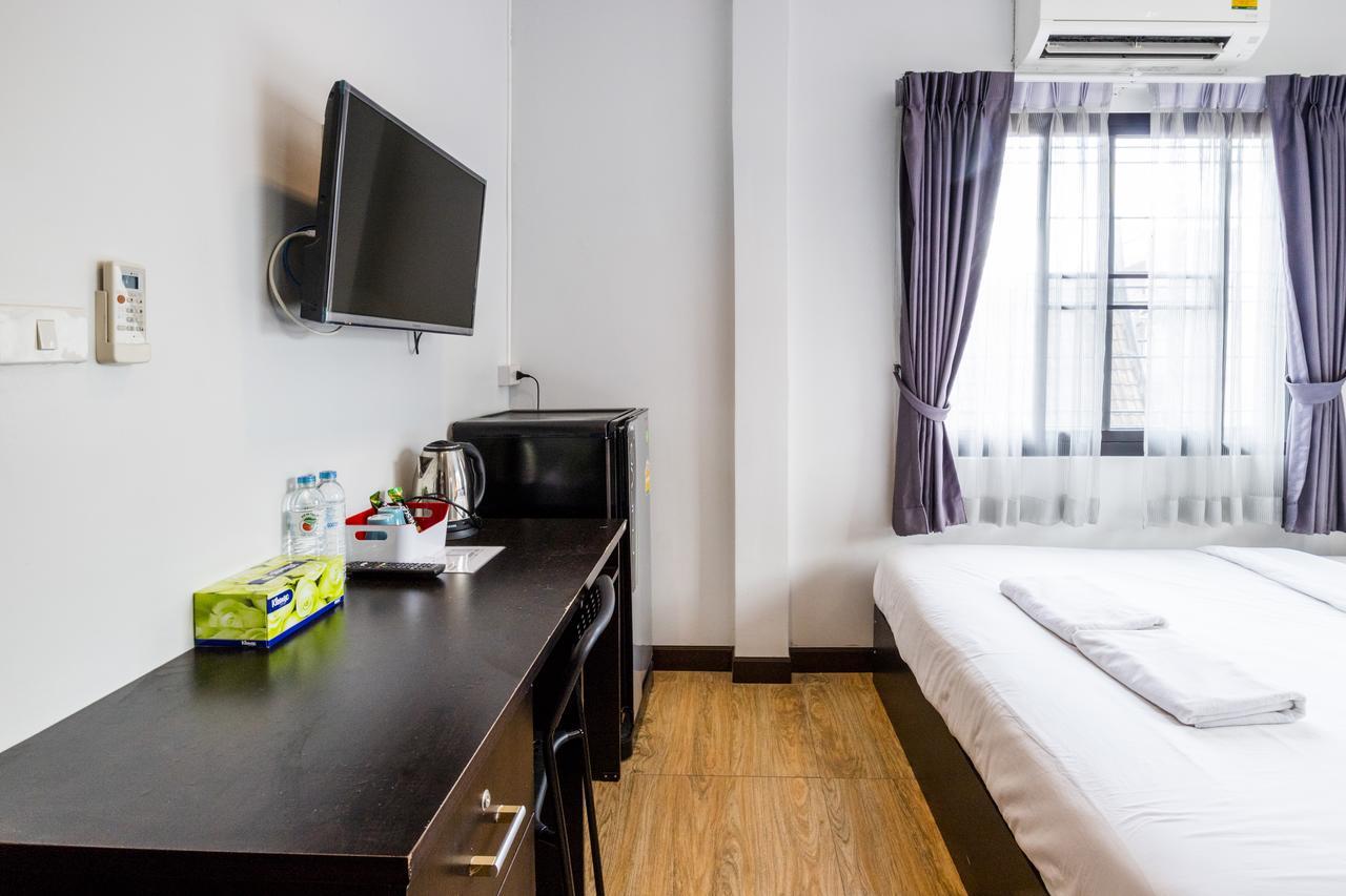 The Cube Sathorn Boutique Hotel: Modern Stay Near BTS Surasak Bangkok Exterior photo