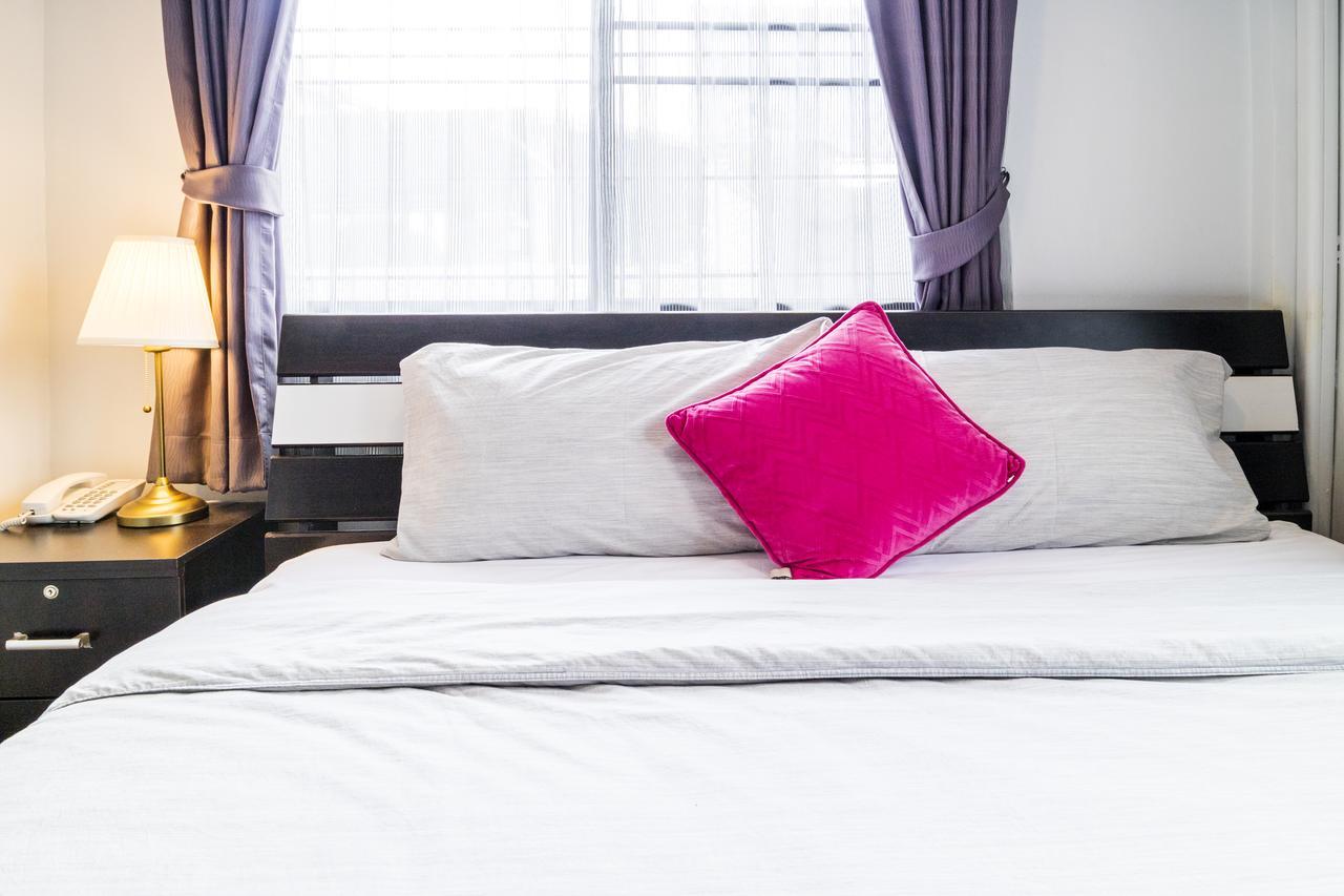 The Cube Sathorn Boutique Hotel: Modern Stay Near BTS Surasak Bangkok Exterior photo