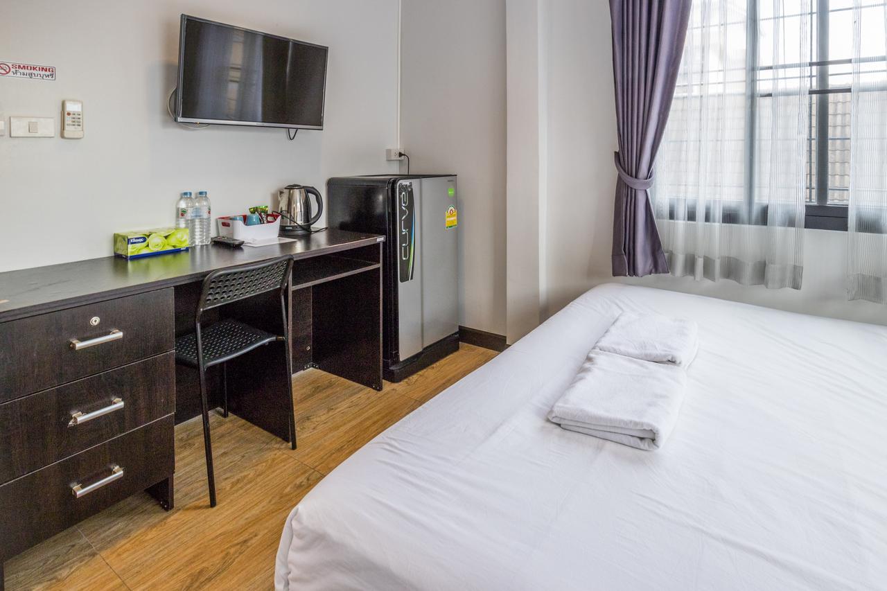 The Cube Sathorn Boutique Hotel: Modern Stay Near BTS Surasak Bangkok Exterior photo