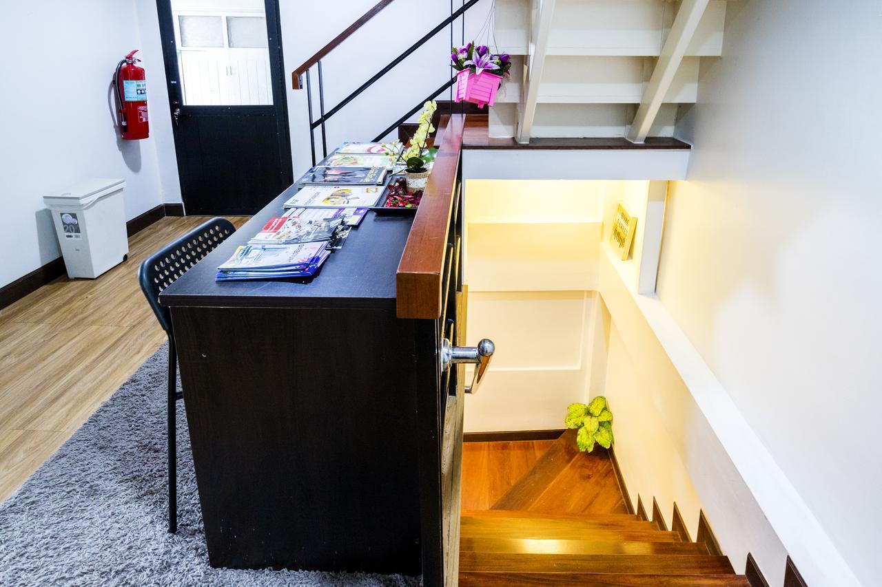 The Cube Sathorn Boutique Hotel: Modern Stay Near BTS Surasak Bangkok Exterior photo